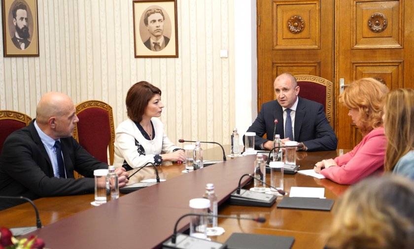 Президентът Румен Радев започва консултации с представители на парламентарните групи