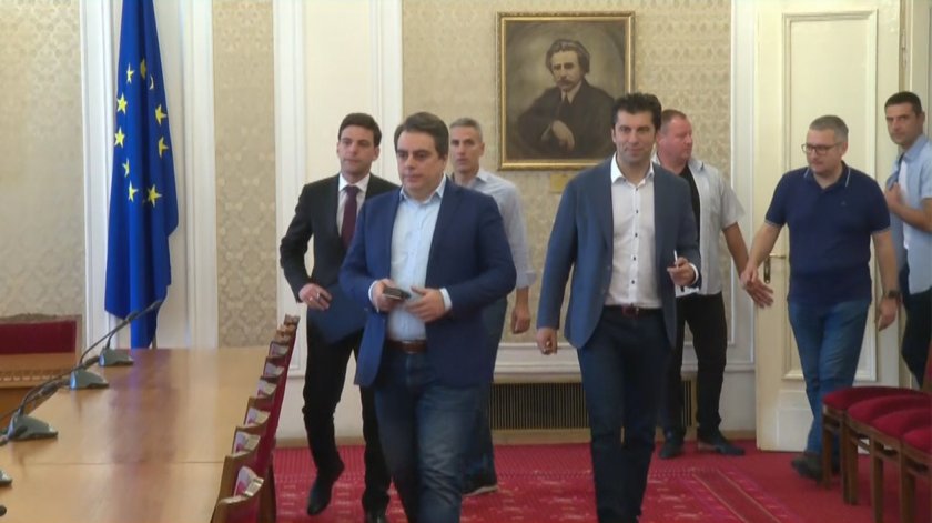 След оставката на кабинета и предложението за нов премиер в