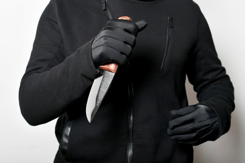 мъж намушкан нож бой заведение