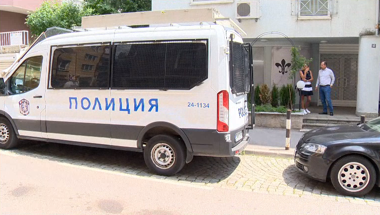 От полицията дават брифинг с подробности за тежката катастрофа с