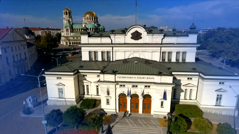 Парламентът удължи работата си до окончателното приемане на актуализацията на