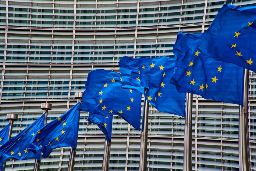 Европейската комисия приветства напредъка в отношенията между България и Северна