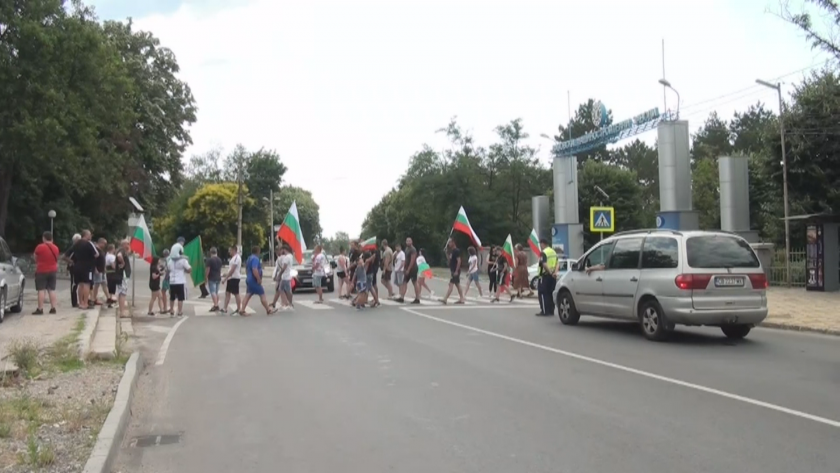 Втори ден продължават блокадите на Подбалканския път София-Бургас заради високите