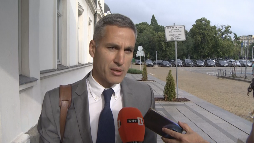 Управленската програма е на финала, работихме до рано тази сутрин.