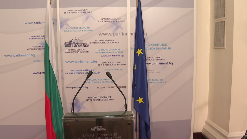 Народни представители от ПГ на ГЕРБ дават изявление в кулоарите