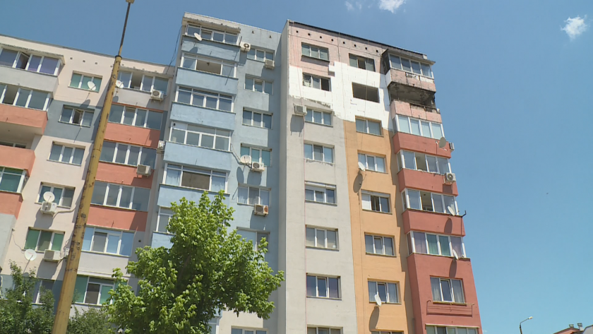 Половин година след пожара в Благоевград - блокът все още не е укрепен