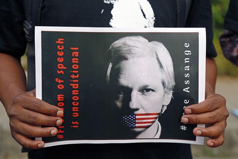 Защитата на основателя на WikiLeaks Джулиан Асанж обжалва пред Върховния