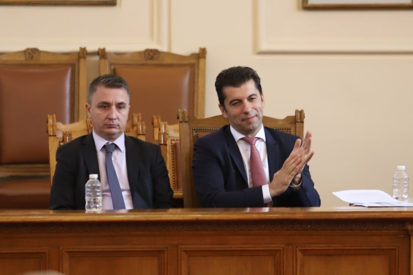 Скандали в парламента, след като временният председател на НС Мирослав
