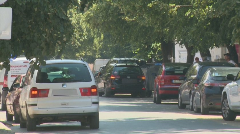 Проблем с нерегламентираното паркиране в благоевградския квартал "Широк Център"