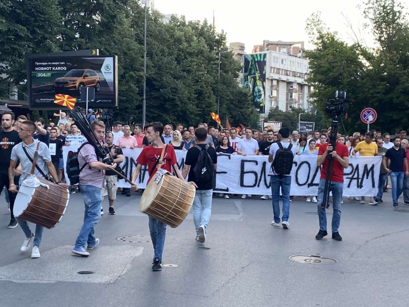 Шестият поред протест в Скопие започна малко след 20:30 ч.