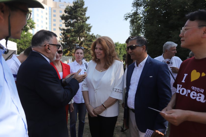 Вицепрезидентът Илияна Йотова се надява да се намери компромисен вариант,