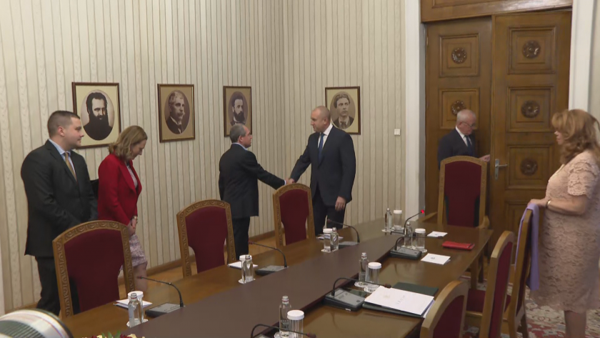 Президентът Румен Радев провежда днес консултации с представители на парламентарните