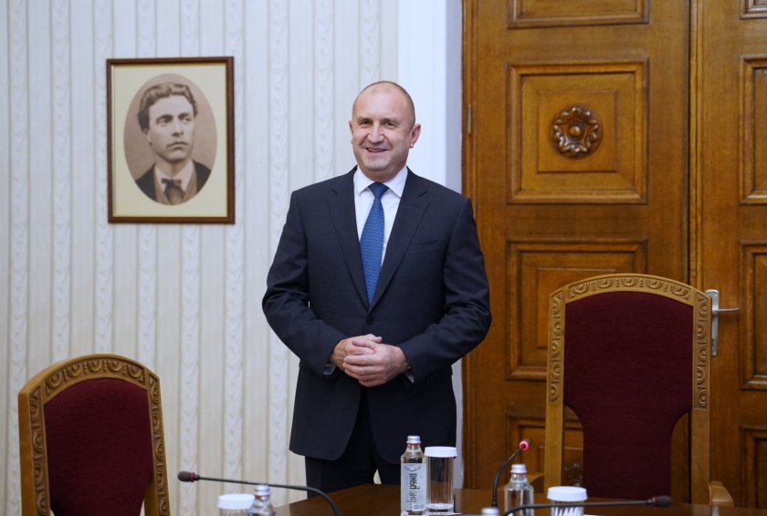 Президентът Румен Радев провежда днес консултации с представители на парламентарните