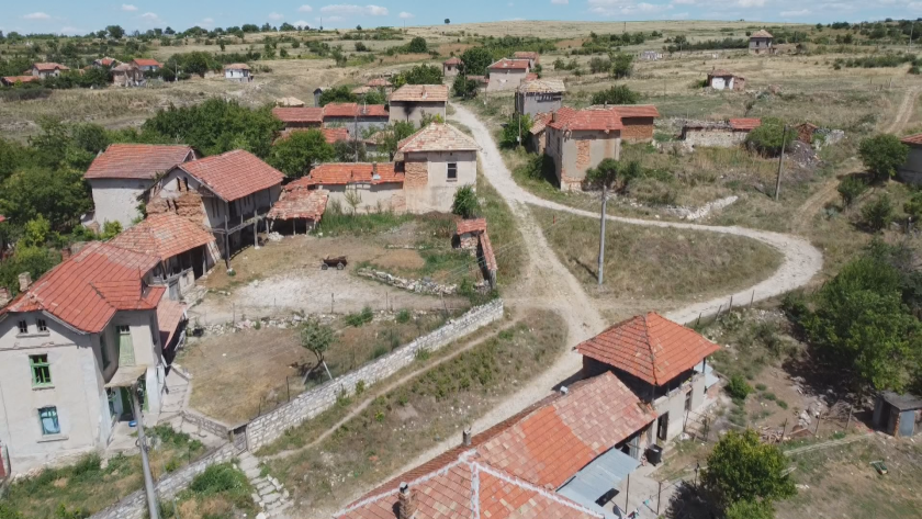 Разбиха схема за фиктивни бракове: Мъже от Близкия изток се женели за българки за легален престой в ЕС