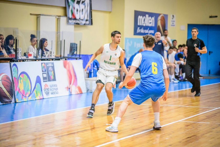 Българският национален отбор по баскетбол за младежи 20-годишна възраст нанесе