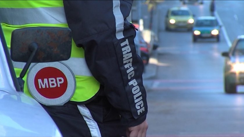 Шофьор в Пловдив е предложил подкуп на Пътни полицаи, научи