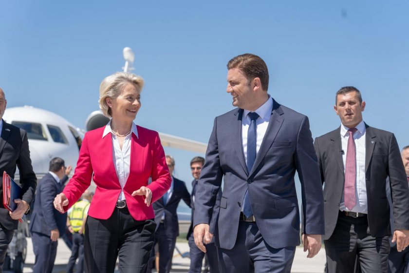 Председателят на ЕК Урсула фон дер Лайен пристигна в Скопие.