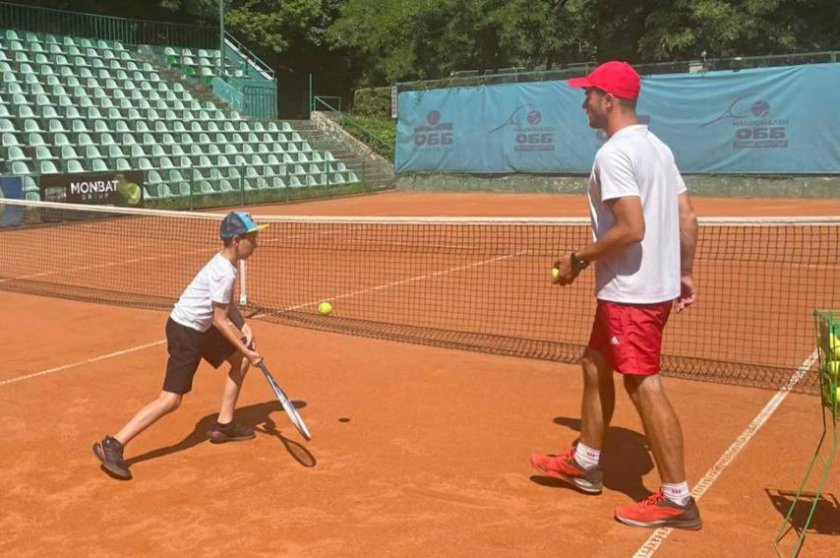 Продължава традиционното безплатно обучение по тенис за деца аутисти, което