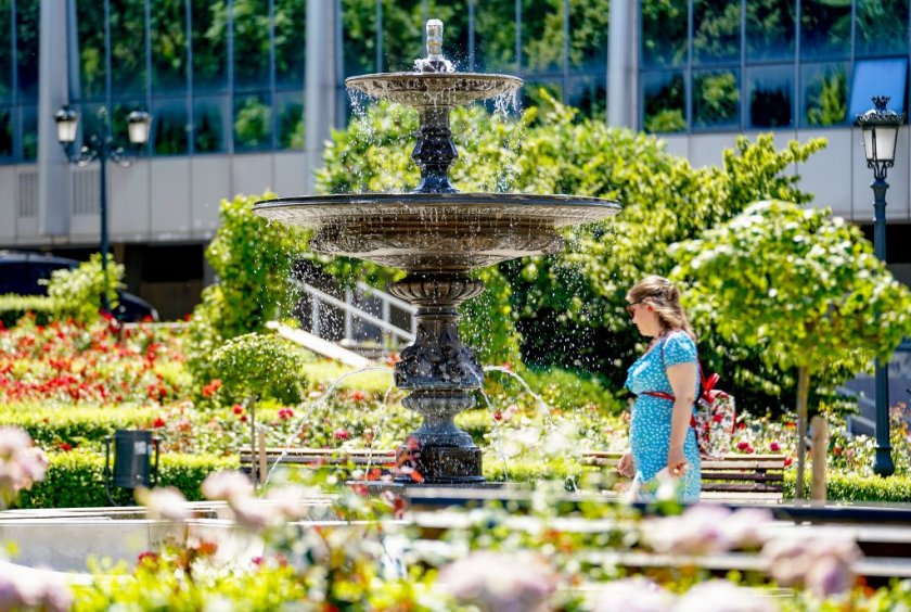 Слънчево и горещо днес