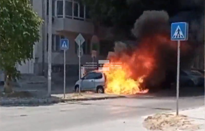 Електрически автомобил изгоря във Варна докато се зарежда на електроколонка.