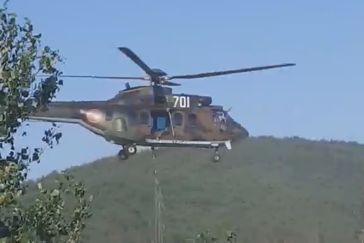 Хеликоптери се включват в гасенето на пожара между селата Калугерово и Лесичово