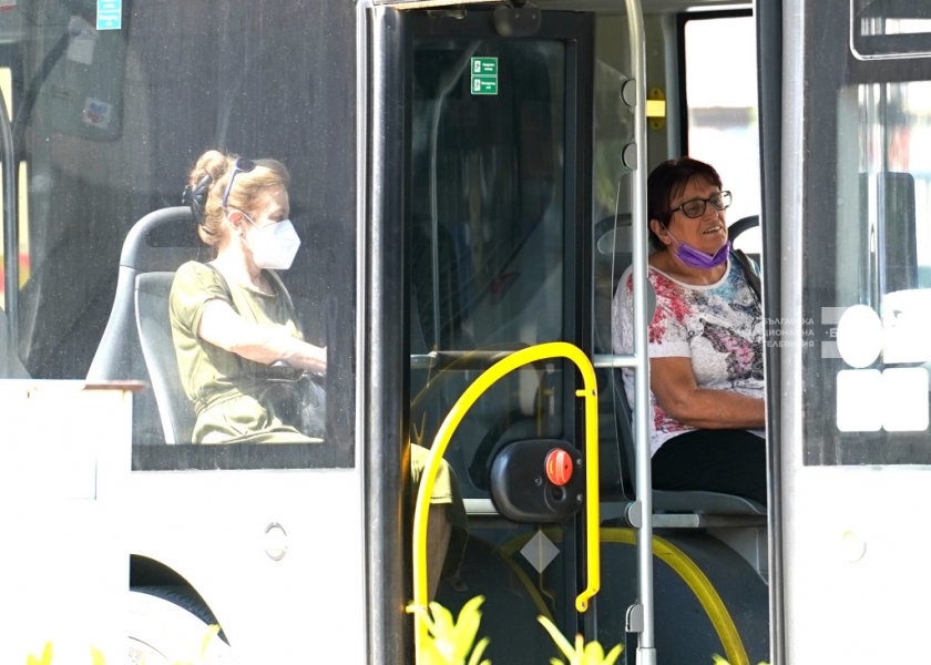 Първи ден с маски в градския транспорт в София. Спазват ли се правилата?(СНИМКИ)