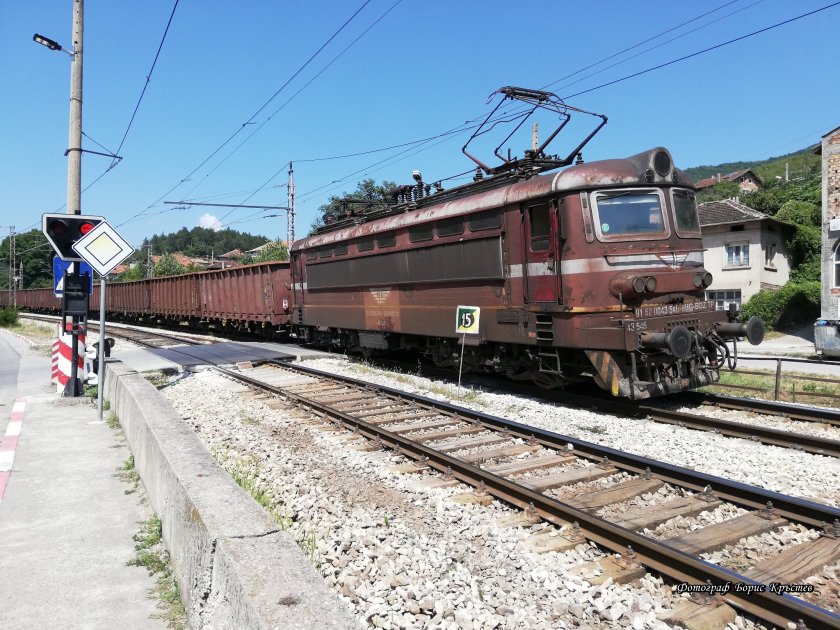 Товарен влак дерайлира в района на село Зверино. Инцидентът е