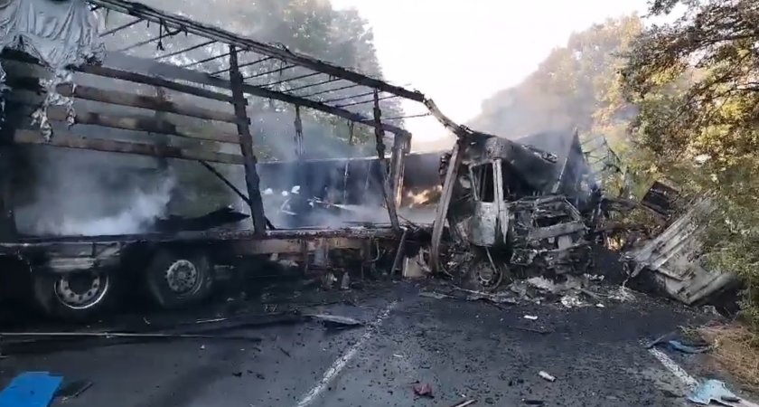 Челен удар между два ТИР-а затвори Ришкия проход тази сутрин.