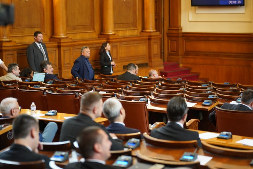 депутатите коментираха напускането итн управляващата коалиция