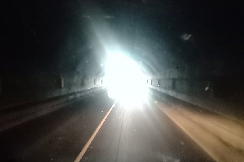 Прекъснато е електричеството в тунела Железница на главен път Е-79.