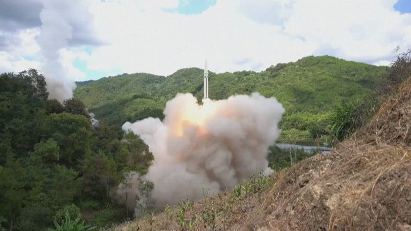 Китайски военни кораби и самолети в Тайванския пролив