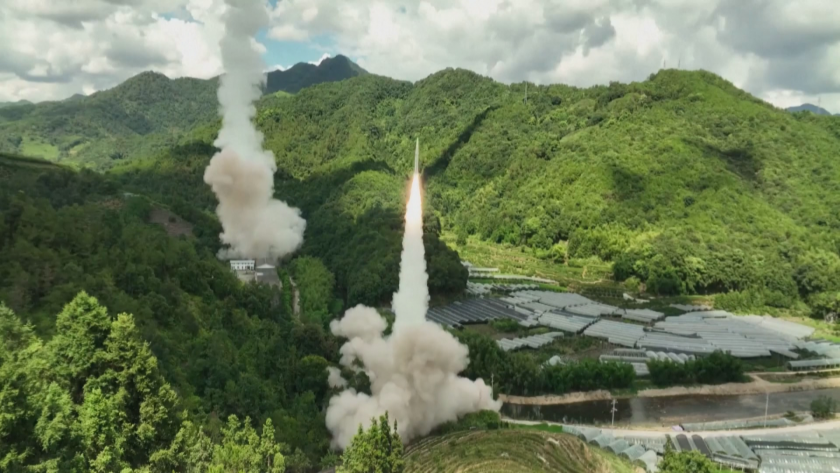 Китай изстреля няколко ракети около Тайван ден след посещението там