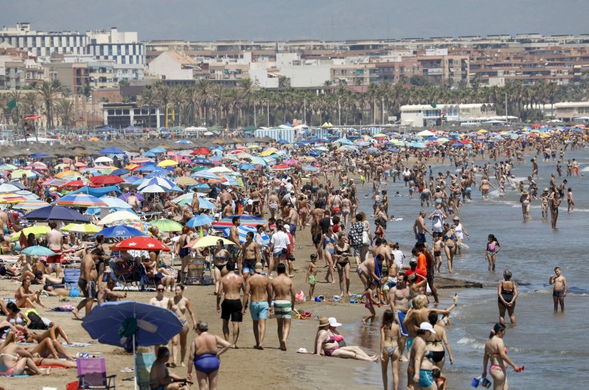 испания подеха кампания всички жени ходят плаж без задръжки
