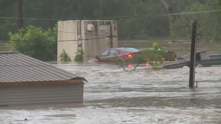 Тежките наводнения в американския щат Кентъки продължават. В района се
