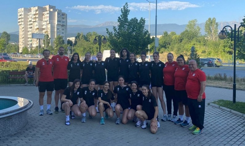 националният отбор волейбол девойки замина балканиадата румъния