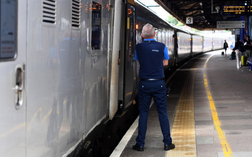 24-часова стачка отново създаде хаос в железопътния транспорт във Великобритания.Около