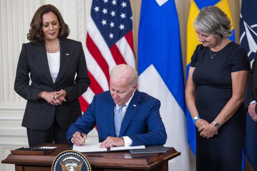 Американският президент Джо Байдън подписа документите за членство на Швеция