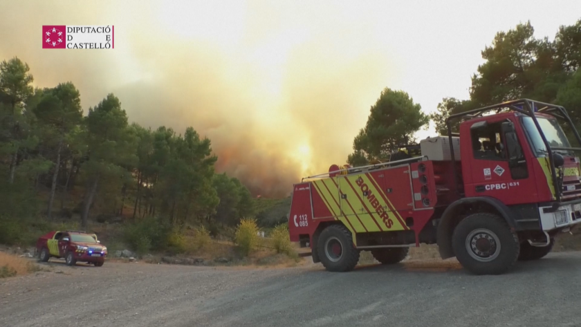 В Испания бушуващите горски пожари не отслабват хватката си около