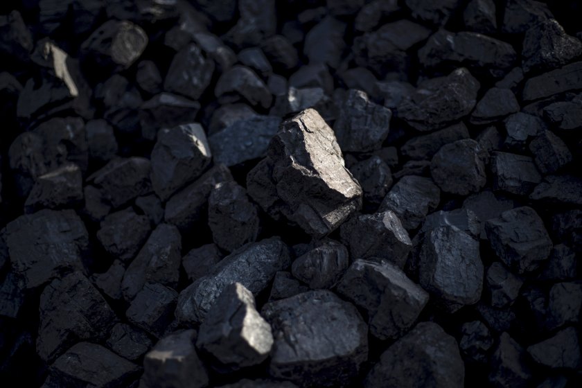 Километрични опашки за въглища се извиха в Полша