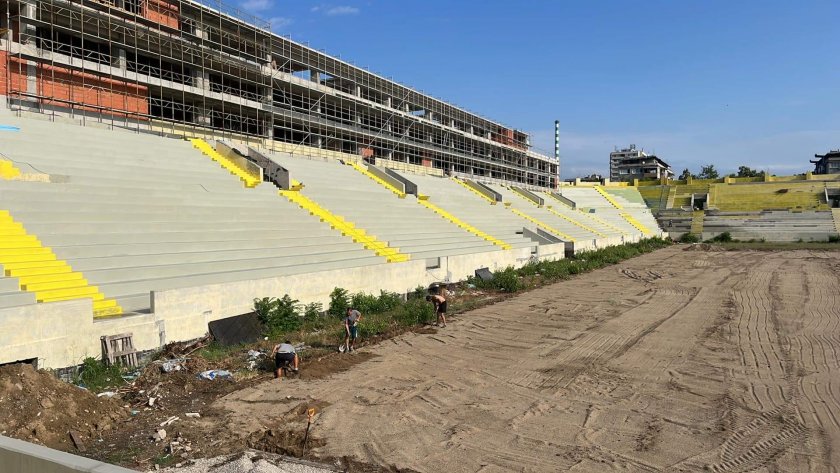 Фирмата-изпълнител по ремонтните дейности на стадион Христо Ботев в Пловдив