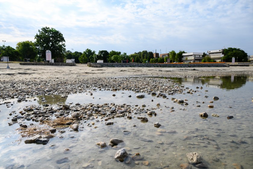 Липсата на дъжд и многото горещи дни предизвикаха суша в