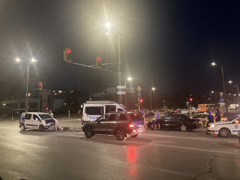 Катастрофа с микробус на полицията в София