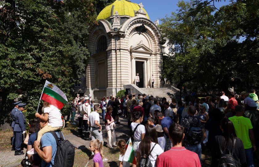 София отбеляза Деня на Съединението с тържествена церемония пред мавзолея-костница