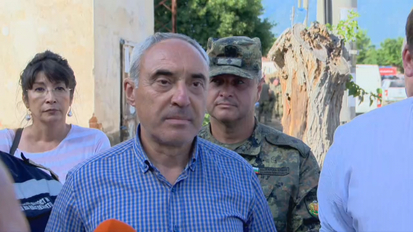 Областният управител на Пловдив Ангел Стоев дава брифинг в Каравелово