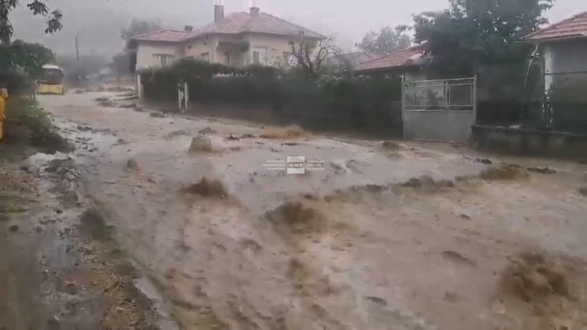 село богдан откъснато света заради наводненията евакуират хора
