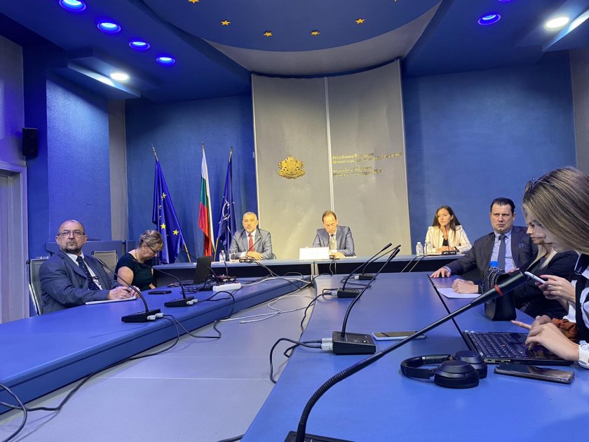 Към момента има подадени 7 заявления за гласуване в Украйна,