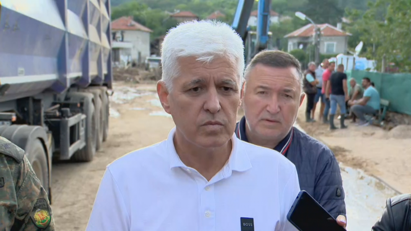 министърът отбраната димитър стоянов 110 военнослужещи помагат разчистването наводнението