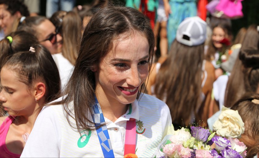 Симона Дянкова и Мадлен Радуканова, спечелили златни медали за България