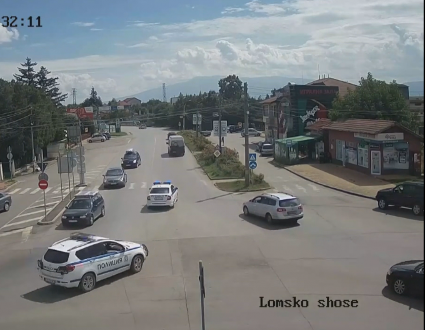 Кадри на охранителните камери в община Костинброд са запечатали зрелищната