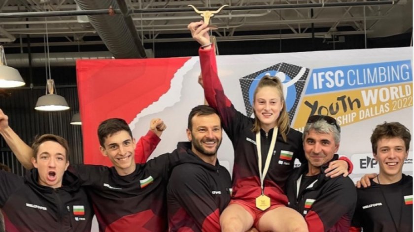 александра тоткова стана световна шампионка спортно катерене девойките